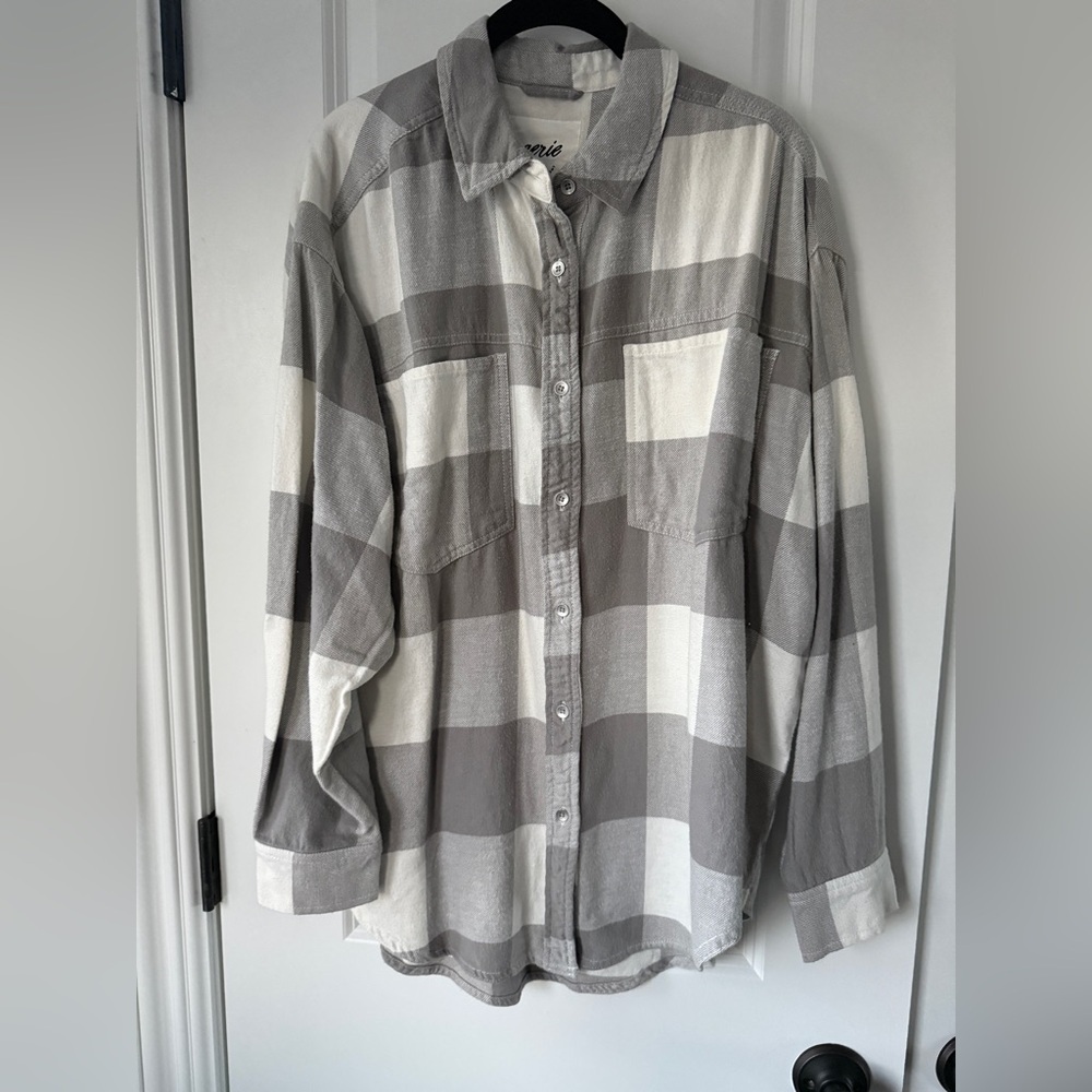 Aerie Two-Tone Gray Button Down Shirt
